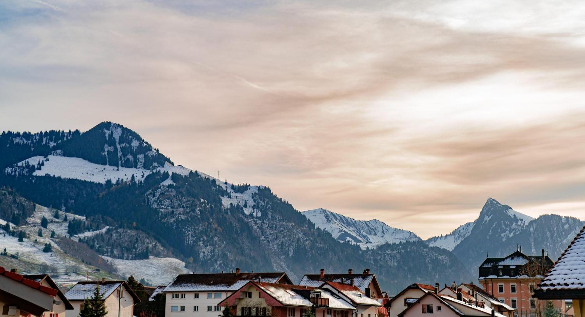 Gruyere Alpes Appartement 3 Chambres Bbq Parking Neirivue Exterior photo
